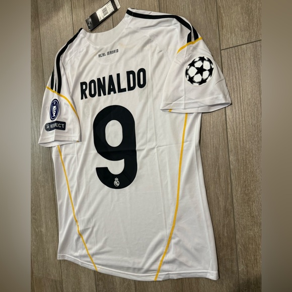 Retro Madrid 2009 Champions League Cristiano Ronaldo 9 - Picture 4 of 7